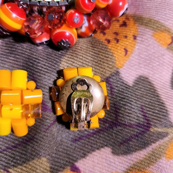 Cha Cha Beaded ☆Candy Corn☆ MCM Bracelet with Germany Stamped Earrings *VTG SET* - Picture 4 of 6